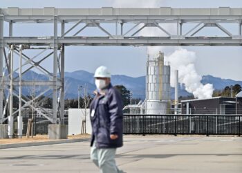 KERAJAAN Jepun memutuskan untuk melepaskan 1.3 juta tan air radioaktif dari loji nuklear Fukushima ke Lautan Pasifik. – AFP
