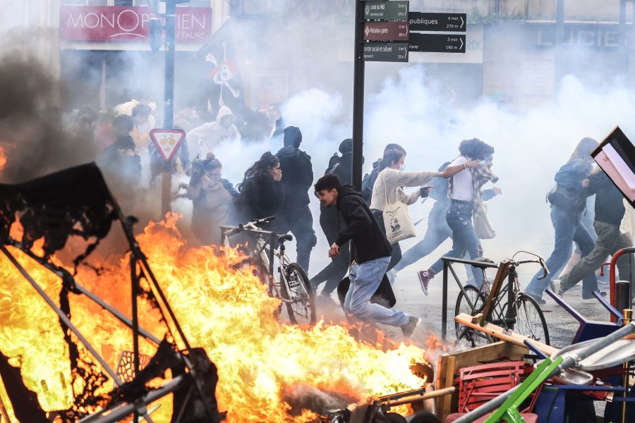 Protes di Perancis bertukar ganas