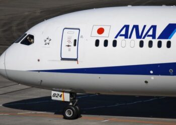 PESAWAT All Nippon Airways berlepas selepas landasan di Lapangan Terbang Antarabangsa Narita dibuka semula. - MAINICHI