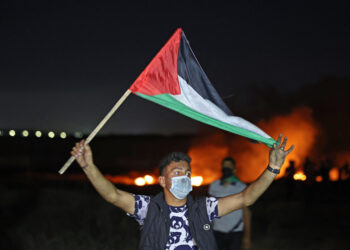 SEORANG lelaki menyertai demonstrasi bantahan terhadap kekejaman rejim Zionis di Gaza City baru-baru ini. - AFP