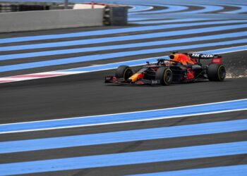 PEMANDU Red Bull, Max Verstappen ketika mengharungi sesi kelayakan GP Perancis F1 di Litar Paul Ricard, Le Castellet.- AFP