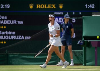 Ons Jabeur mencipta kejutan dengan menyingkirkan Garbin Muruguza di Wimbledon.