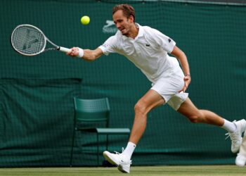 Daniil Medvedev mara ke pusingan keempat Wimbledon selepas menewaskan Marin Cilic.