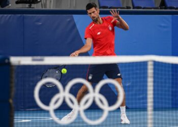 Novak Djokovic akan memulakan pemburuan pingat emas Sukan Olimpik, hari ini bagi melengkapkan Grand Slam Emasnya.