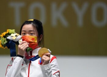 Penembak China, Yang Qian meraih emas pertama di Sukan Olimpik Tokyo menerusi acara 10m air rifle wanita.