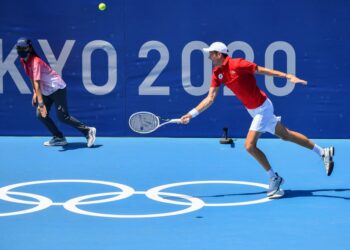 Daniil Medvedev mendesak pihak penganjur untuk mengubah jadual pertandingan tenis bagi mengelakkan beraksi dalam cuaca terlalu panas pada tengah hari.