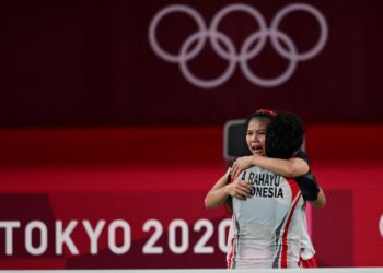 GANDINGAN Indonesia, Greysia Polii-Apriyani Rahayu meraikan kemenangan selepas menumpaskan Chen Qing Chen-Jia Yi Fan dari China dalam perlawanan akhir acara beregu wanita di Sukan Olimpik 2020 Tokyo, hari ini.
