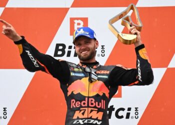 PENUNGGANG KTM, Brad Binder memenangi saingan GP Austria dalam kelas MotoGP dengan catatan masa  40 minit 46.928 saat di litar Red Bull Ring hari ini.- AFP