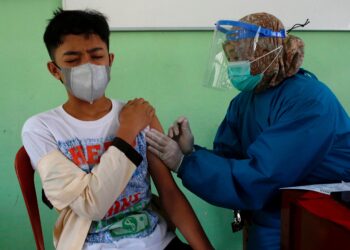 ISI kandungan negatif di internet berkaitan vaksin antara yang dihapus dan dipadamkan oleh Kementerian Komunikasi dan Maklumat sepanjang tahun ini. – AFP