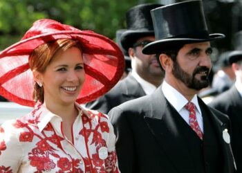 SHEIKH Mohammed Rashid Al-Maktoum dan Puteri Haya Al-Hussein semasa bergelar suami isteri di Royal Ascot, England. – AFP