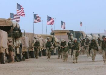 TENTERA Amerika Syarikat mengumpul kekuatan 
di utara Kuwait sebagai persediaan menceroboh Iraq pada 2003 atas arahan George W. Bush. – AFP