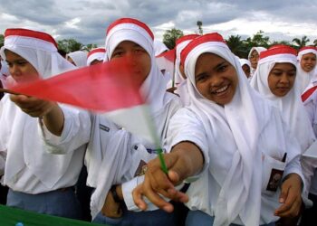 BAHASA Indonesia kelihatan begitu berbeza kerana terdapat banyak perubahan berlaku pada bahasa Melayu yang diambil pada 1928 sebagai asasnya. – AFP