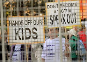 Perbuatan meraba mana-mana bahagian tubuh pelajar di bawah jagaan pendidik di sekolah tetap dianggap gangguan seksual. – Gambar hiasan/AFP