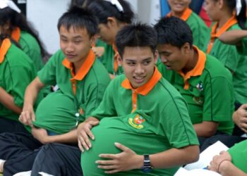 Bab seks bukan hanya melibatkan hubungan intim suami isteri. Ia melibatkan isu anatomi manusia. 
– GAMBAR HIASAN/AFP