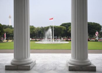 KEHADIRAN Anwar Ibrahim ke Jakarta esok dengan pertemuan empat mata bersama Jokowi bakal membuka lembaran baharu kepada kedua-dua negara. – AFP