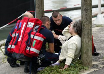 ORANG yang cuba membunuh diri dikatakan sedang menghadapi masalah kemurungan atau kecelaruan mental serius. – GAMBAR HIASAN/AFP