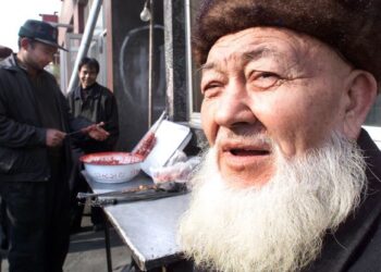 ANTARA fakta yang tidak mampu dijawab Barat sehingga hari ini sekiranya China menjalankan pembunuhan ke atas komuniti Uighur sejak sekian dahulu lagi, mengapa populasi Uighur di Xinjiang pada 2020 meningkat sehingga 11.62 juta berbanding 3.6 juta pada 1953? – AFP