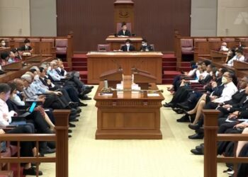 PARLIMEN Singapura memansuhkan jenayah seks pasangan gay dan melindungi definisi perkahwinan daripada cabaran undang-undang.-AGENSI