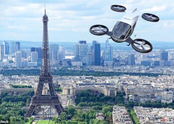PARIS akan mula menguji teksi terbang elektrik di sebuah tapak ujian di luar bandar tersebut. - ISTOCK