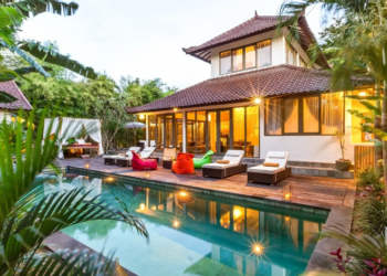 RAMAI warga asing membina vila secara haram di Bali menggunakan nama penduduk tempatan. - AGENSI