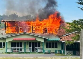 KEADAAN Masjid Al-Abrar yang terbakar di  Kampung Tanjung, Batu Rakit, Kuala Nerus, Terengganu, hari ini.