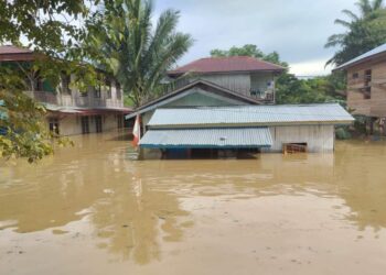 BANJIR yang berlaku di Nunukan setiap tahun didakwa berpunca daripada banjir yang berlaku di Sabah. - AGENSI