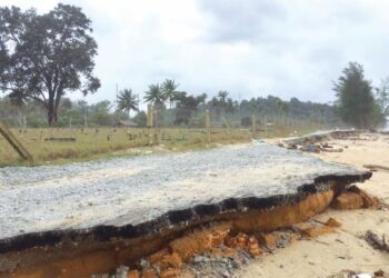 KEADAAN hakisan pantai di Kampung Bari, Setiu, Terengganu.