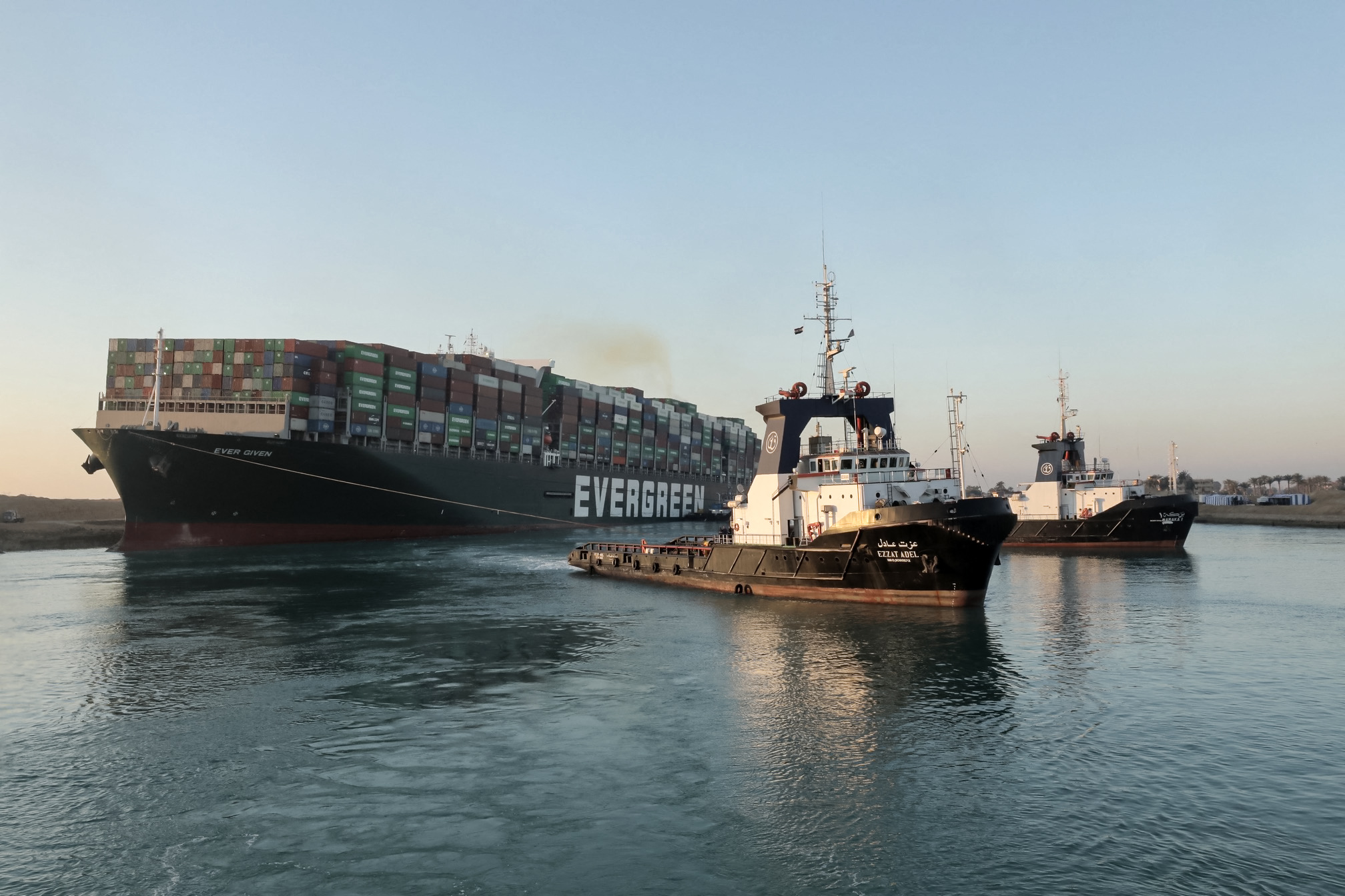KAPAL kontena Ever Given tersadai di Terusan Suez akibat ribut sehingga menyebabkan kesesakan di laluan perdagangan perkapalan yang terpenting di dunia. -AFP