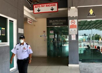 SUASANA dekat sebuah jeti antarabangsa di Pelabuhan Klang di Klang, Selangor sunyi walaupun sempadan negara dibuka sepenuhnya selepas memasuki fasa endemik bermula Jumaat lalu. - UTUSAN / ZULFADHLI ZAKI