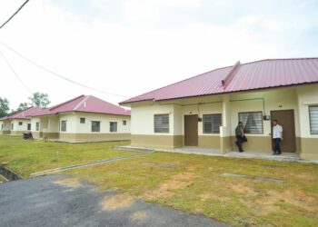 PROJEK Pemajuan Kawasan di Kampung Parit Makuaseng, Benut, Pontian yang siap dibina pada Ogos  tahun lalu.