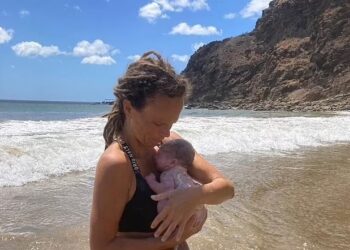 JOSY PEUKERT selamat melahirkan bayinya dalam laut tanpa sebarang alatan perubatan di Nicaragua.-INSTAGRAM