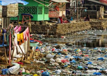 SUNGAI di Malaysia, Filipina dan Thailand catat pencemaran plastik tertinggi. - AFP