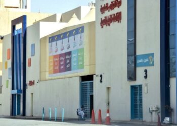 Hanya murid yang sudah divaksin sepenuhnya dibenarkan ke sekolah. - AFP