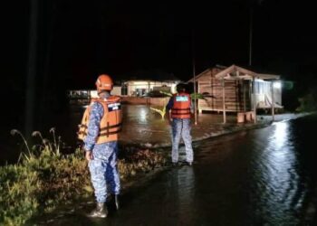 Kampung Balibata, Beaufort yang mula dinaiki air sejak semalam.-IHSAN Media Sosial