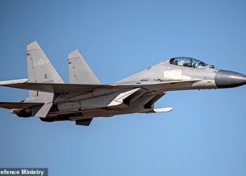 JET pejuang jenis J-16 antara pesawat
tentera China yang melintasi Zon
Pengenalan Pertahanan Udara
(ADIZ) Taiwan. – KEMENTERIAN
PERTAHANAN TAIWAN