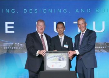 SHAMSUDDIN Mohamed Yusof menerima Anugerah Kecemerlangan Kualiti daripada Spirit AeroSystems Inc. (Spirit) di Wichita, Kansas, Amerika Syarikat, baru-baru ini.