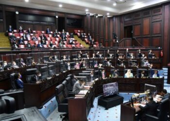 DUN Negeri Sembilan hari ini meluluskan Enakmen Undang-Undang Tubuh Kerajaan Negeri Sembilan (Pindaan) 2021 bagi menurunkan umur seseorang warganegara yang layak untuk menjadi Ahli Dewan Undangan Negeri (ADUN) daripada 21 tahun kepada 18 tahun.