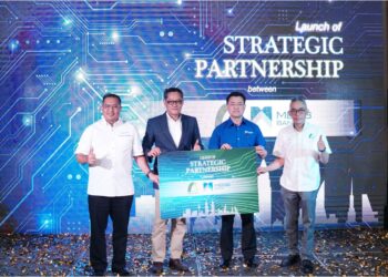 (Dari kiri) Rudy Rodzila Che Lamin, Zaharudin Daud, Nor Azam M.Taib dan Muhammad Fikri Mohamad Rawi pada majlis pelancaran kerjasama strategik MBSB dan Takaful IKHLAS di Petaling Jaya, semalam.