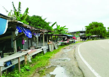 KEADAAN gerai di Kampung Binsulok, Membakut yang perlu dinaik taraf.