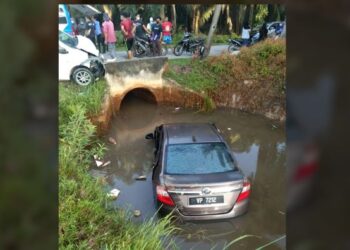 KEADAAN kereta Bezza dan Axia yang terlibat dalam kemalangan dekat Jalan Parit Haji Omar, di Kampung Bukit Kuching Tengah, Kuala Selangor, Selangor.