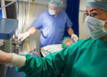 Data NHS menunjukkan gas pelali yang digunakan kepada pesakit semasa pembedahan mempunyai potensi pemanasan global 2,500 kali lebih besar daripada karbon dioksida.-AGENSI