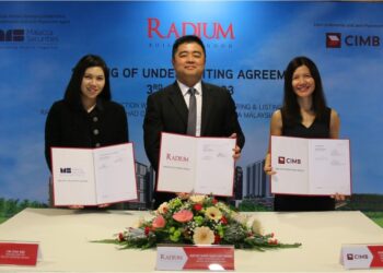 MAJLIS menandatangani perjanjian taja jamin antara Radium, Malacca Securities dan CIMB Investment Bank.