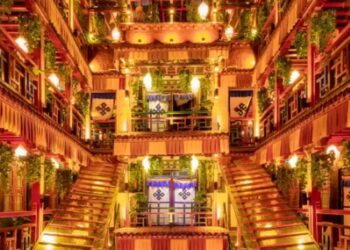 MAYAT ditemukan di bawah katil bilik di sebuah hotel di Lhasa. - AGENSI