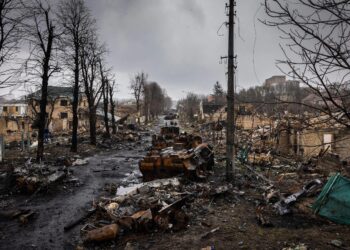 KEROSAKAN dan kemusnahan teruk di bandar Bucha, Ukraine, April lalu. -AGENSI