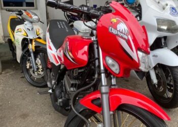 Motosikal antara kenderaan yang disita kerana dipercayai terlibat dalam aktiviti lumba haram di Tawau, Sabah semalam