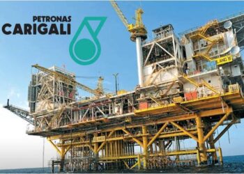 PENGELUARAN di telaga minyak laut dalam Gumusut-Kakap membantu meningkatkan kapasiti sedia ada.  – GAMBAR HIASAN