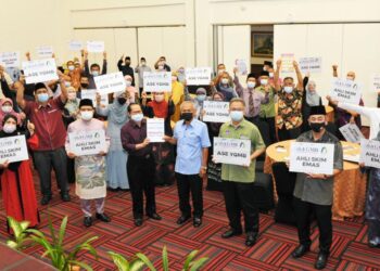 Sesi penerangan Skim Emas anjuran Yayasan Guru Malaysia Berhad (YGMB) di Melaka pada 4 Mei lalu mendapat sambutan yang sangat memberangsangkan apabila hampir kesemua peserta yang hadir mendaftar sebagai ahli baharu skim berkenaan.