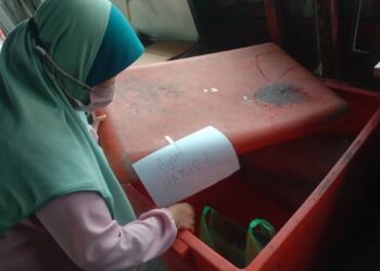 KEKURANGAN bekalan ayam standard membangkitkan keresahan dalam kalangan pengguna di Pulau Pinang.
