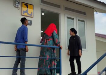 MAHARANI meninjau rumah penempatan mangsa gempa bumi di Cianjur, Jawa Barat.-AGENSI
