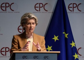 URSULA von der Leyen menyampaikan ucaptama mengenai hubungan EU-China di Pusat Dasar Eropah (EPC) di Brussels, Belgium minggu lalu.-AFP